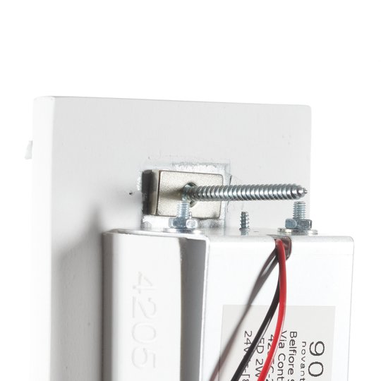 LED-seinävalaisin 4205C, 2 700K