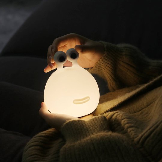 LED-yövalo Momo Moon, akku ja USB