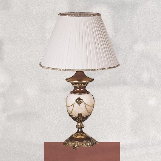 Todella koristeellinen PRESTIGE-pöytävalaisin 66cm