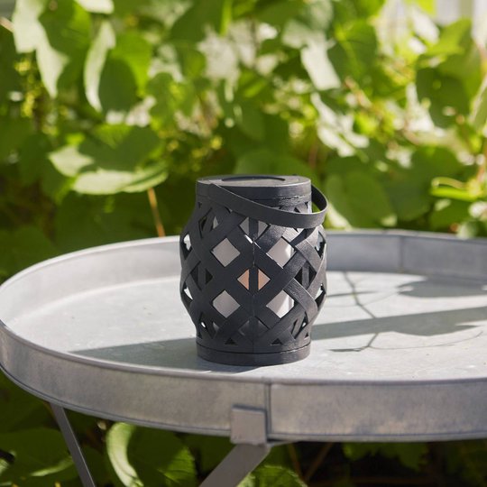 Flame Lantern -LED-lyhty, musta, korkeus 16 cm