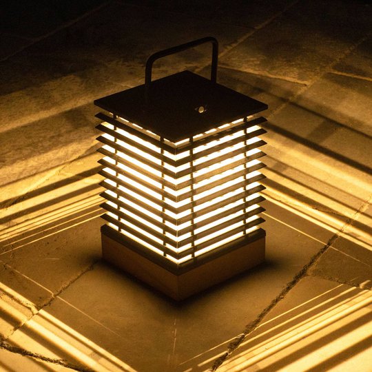 Aurinkokäyttöinen LED-lyhty Tekura, korkeus 37 cm