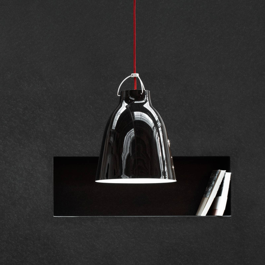 FRITZ HANSEN Caravaggio P2, kiiltomusta