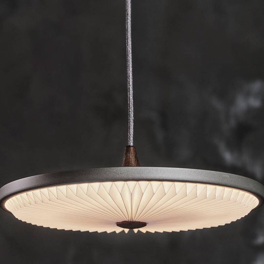 LE KLINT Soleil -LED-riippuvalo tummanharmaa 50 cm